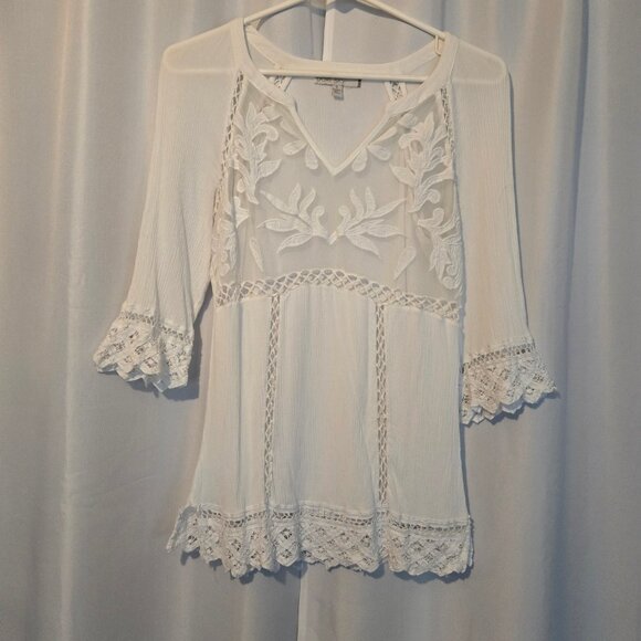 Pale Sky lace top - Picture 2 of 11